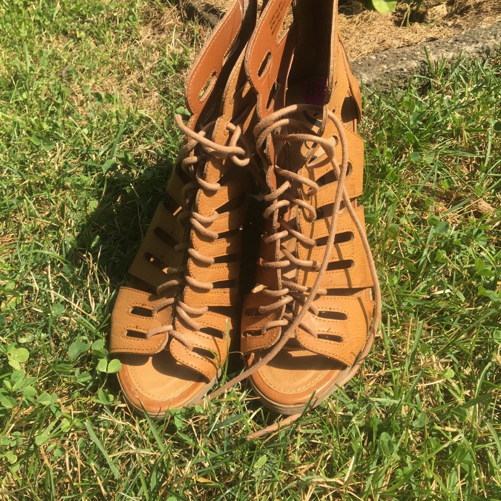 🍀Strappy laced high heel sandals